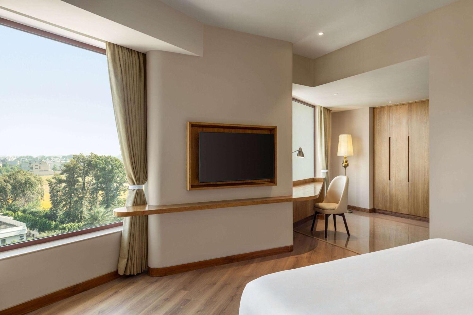 Ramada Encore By Wyndham Amritsar Airport 외부 사진