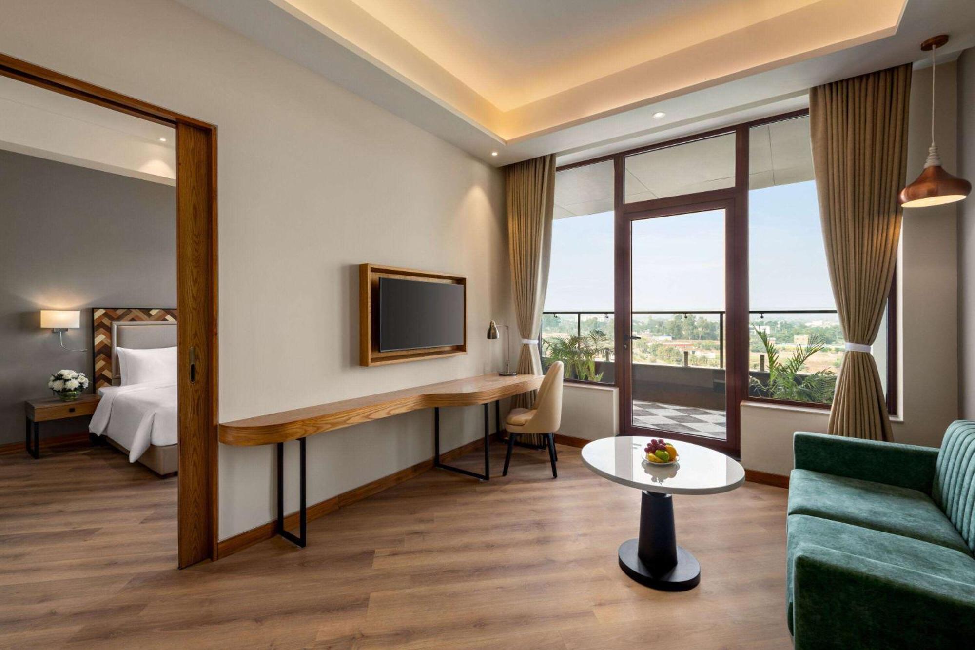 Ramada Encore By Wyndham Amritsar Airport 외부 사진