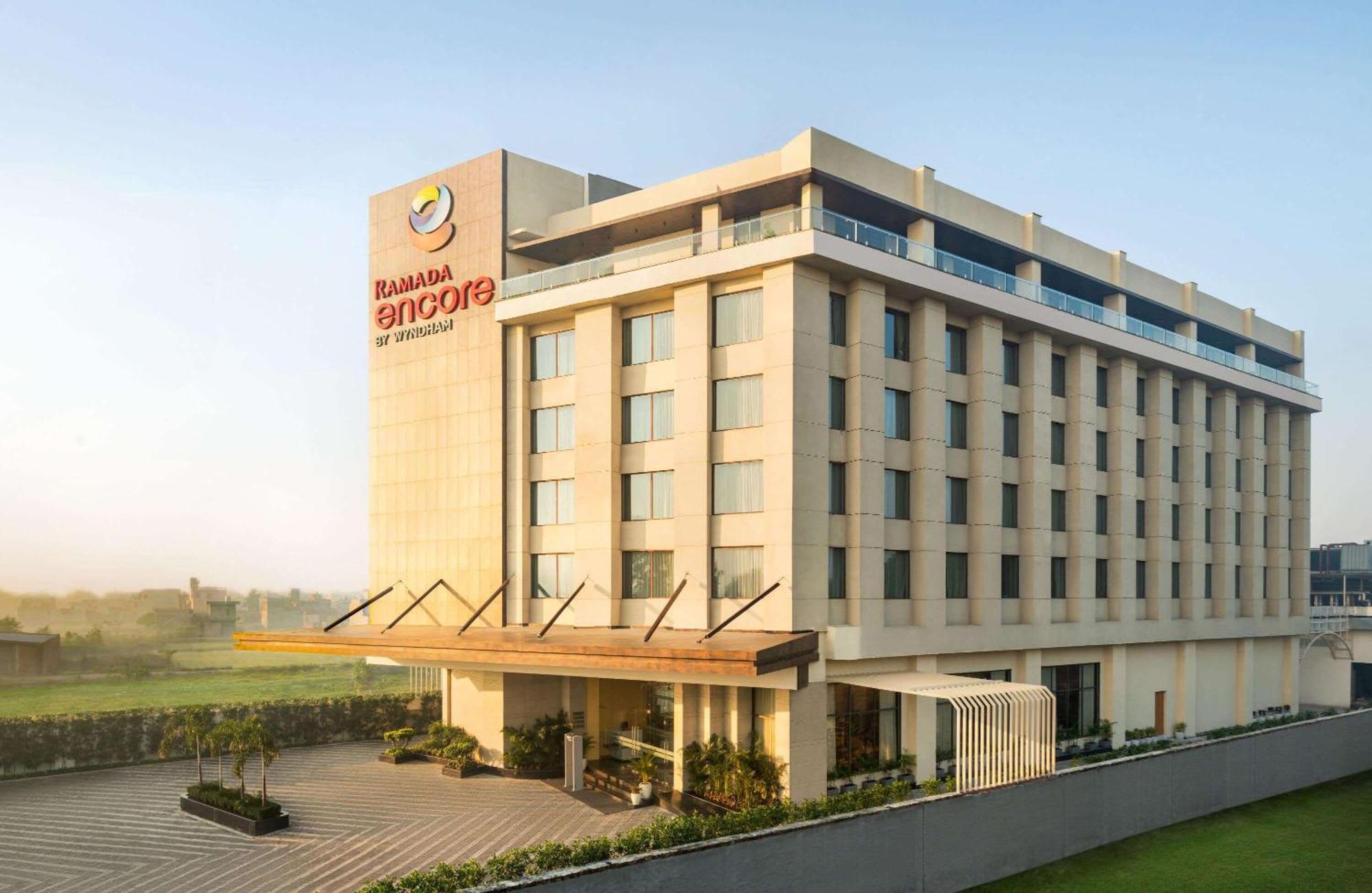 Ramada Encore By Wyndham Amritsar Airport 외부 사진