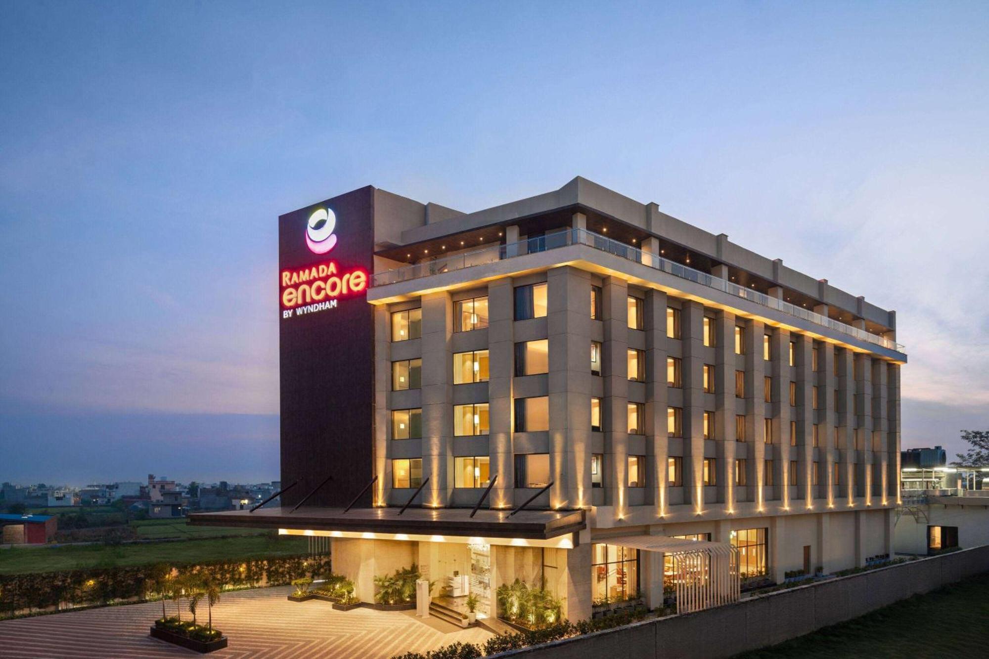Ramada Encore By Wyndham Amritsar Airport 외부 사진